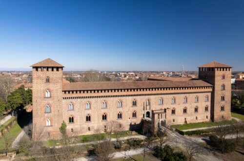 Castello Visconteo, la possente dimora voluta da Galeazzo II, oggi ospita i Musei Civici di Pavia