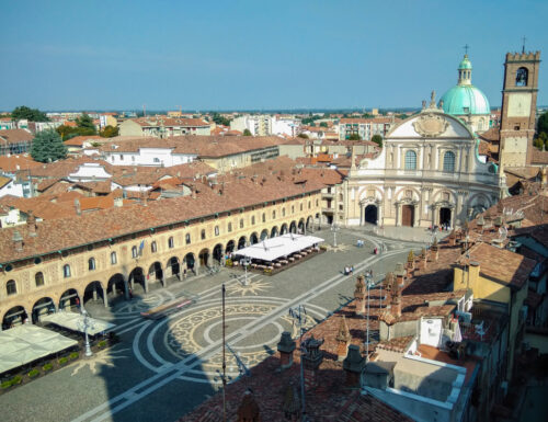 Le atmosfere uniche di piazza Ducale negli scatti degli "igers"