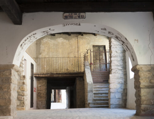 Varzi, tra i portici si respira l'atmosfera dell'età medievale