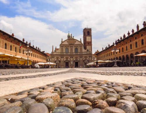 Piazza Ducale, l'eleganza, la bellezza e la storia rendono unico il salotto di Vigevano