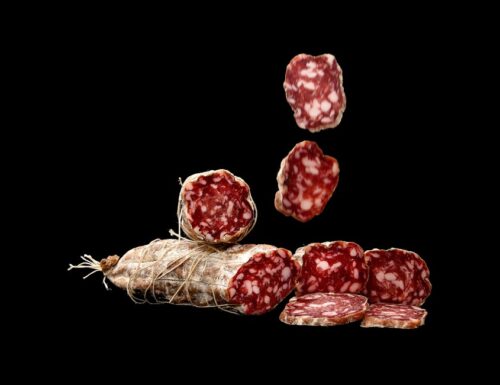 Salame di Varzi, un salume dolce da mangiare col Miccone