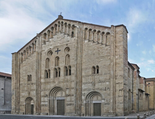 San Michele Maggiore: l'imponente basilica che sembra fatta di sabbia