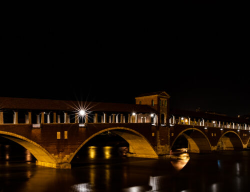 Il Ponte Coperto e la notte: il connubio che incanta Instagram
