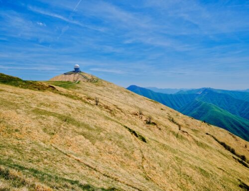 Sulla vetta più alta dell’Oltrepò Pavese: il trekking al Monte Lesima