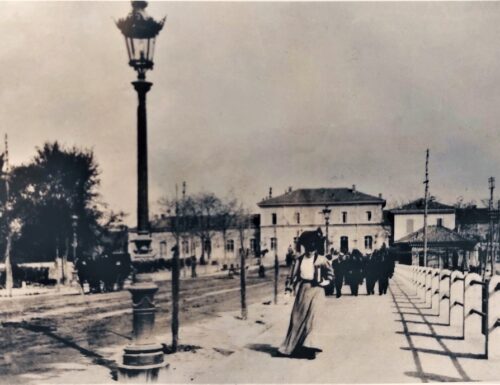 La stazione di Pavia un secolo fa: tutto appare immobile, come sospeso in un tempo indefinito