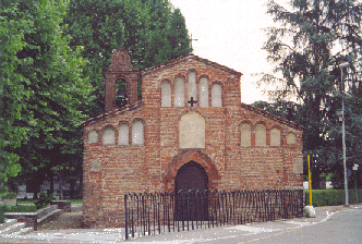 La chiesetta di San Pietro a Robbio, oasi romanica sulla via Francigena