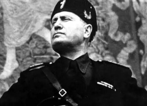 Domenico Leccisi trafuga la salma di Benito Mussolini dal cimitero del Musocco