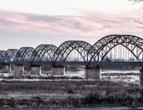 Ponte della Gerola, otto campate sul Po con il pavimento in cubetti di porfido