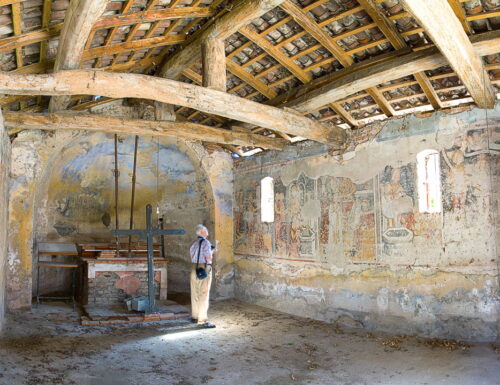 San Sebastiano a Robbio, piccola chiesa in cascina con ciclo di affreschi sulla vita e i miracoli del santo