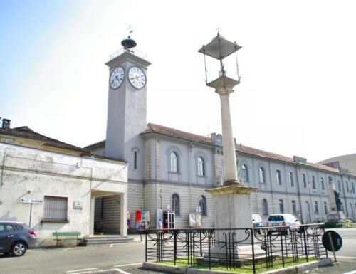 Il consiglio comunale di Candia Lomellina fa erigere la colonna chiamata Rulin in piazza San Carlo