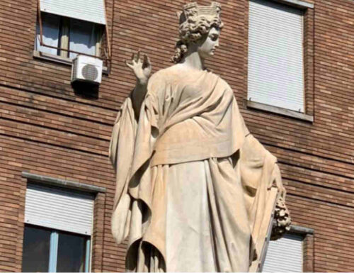 A Pavia, nella ex Piazza della Legna, viene eretta la statua che rappresenta l’Italia unificata