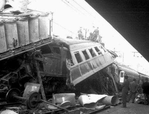 Tragedia sui binari, a Voghera un treno merci si schianta su un vagone passeggeri: 64 vittime