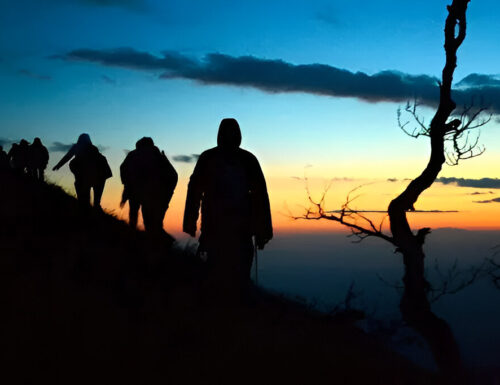 Camminata al chiaro di luna sulle colline di Mondondone