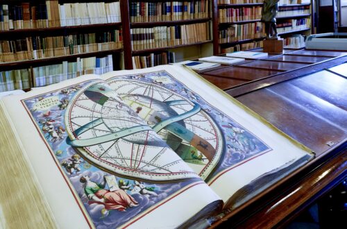 La Biblioteca del Collegio Ghislieri: dieci chilometri di scaffali