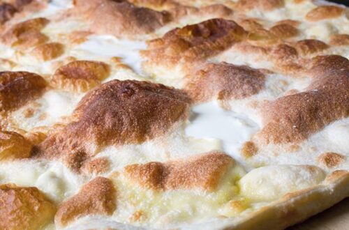 La Focaccia alla Crescenza: una Delizia della Tradizione Lombarda