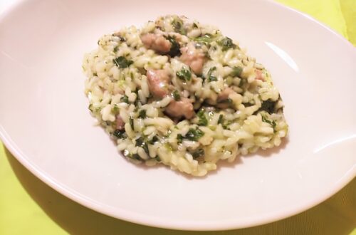 Risotto agli spinaci, salame d'oca di Mortara e Gorgonzola