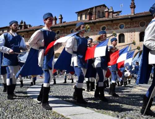 Cene rinascimentali, giochi e rulli di tamburi: a Vigevano c'è il Palio del Fanciulli